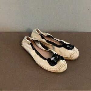 Ladies Cream/Black Flats Simply Vera Size 8.5